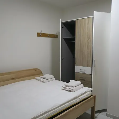 For Rent In Guest house *